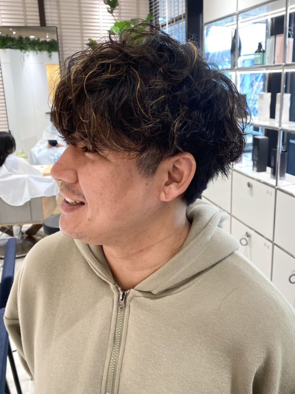 『メンズパーマ＋ハイライトカラー』が相性最高！【武蔵小杉店】