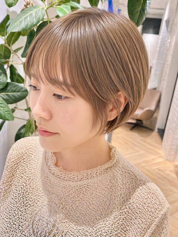 大人かわいい耳かけショートボブ × 透明感ベージュカラー【GINZA７店】